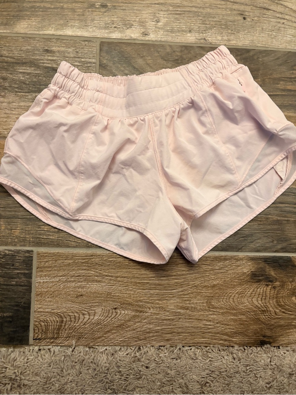 lululemon athletica Pale Pink Women’s Athletic Shorts size 4 inseam 2.5 - Picture 5 of 6